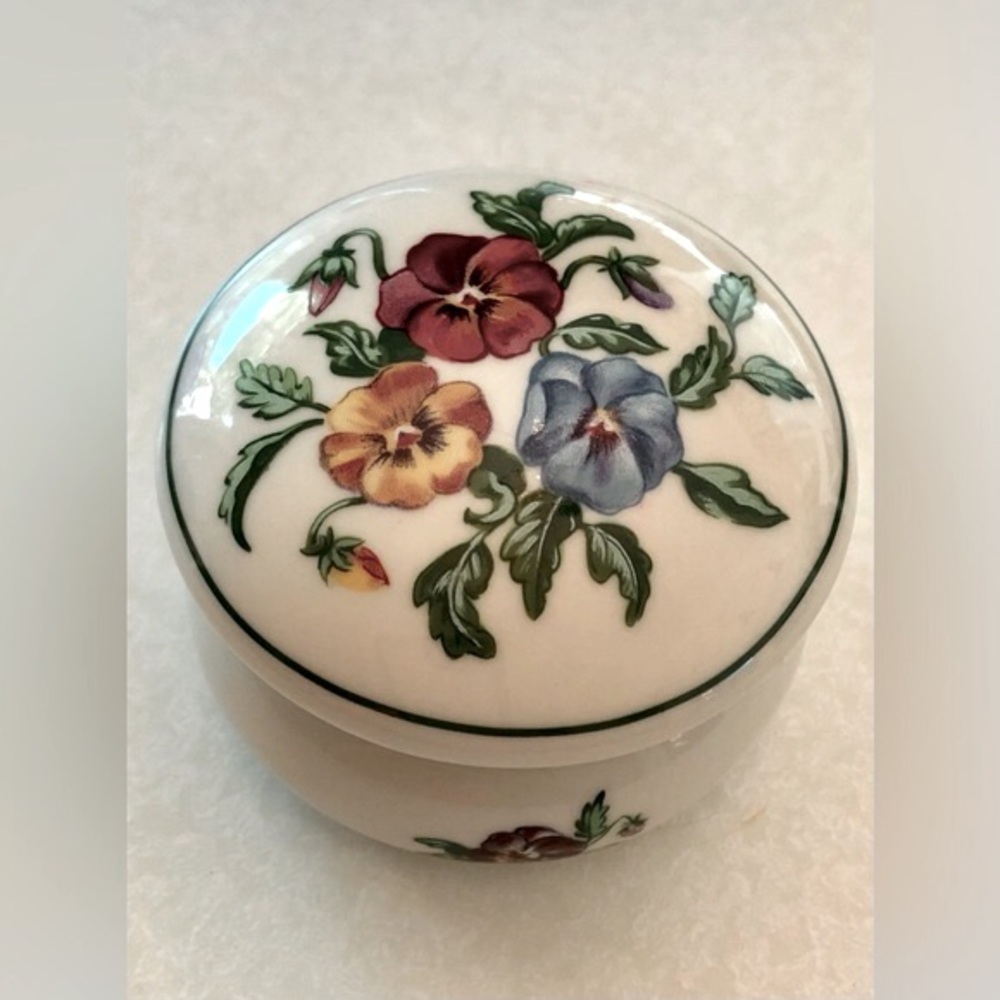 PartyLite Porcelain Round Jewelry Trinket Box - Picture 3 of 10